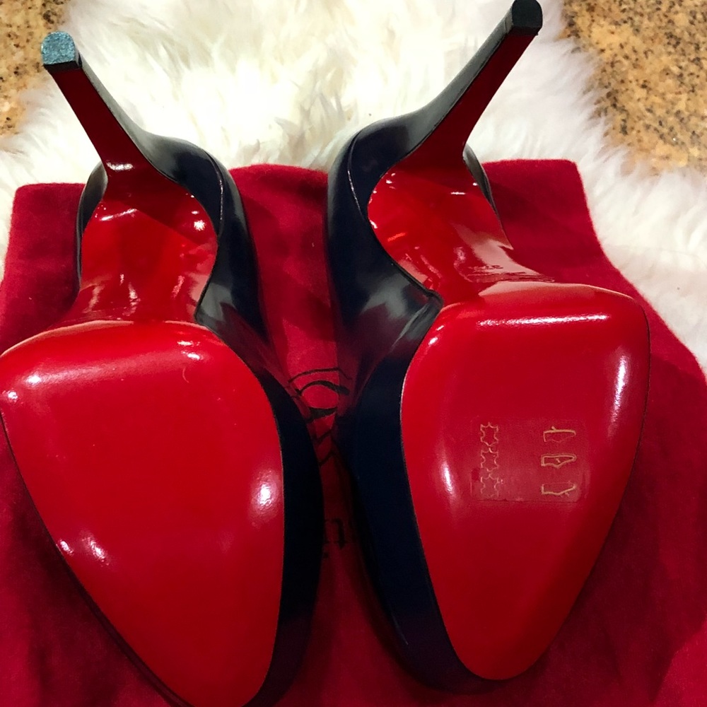 Shoes - Picture 3 of 4